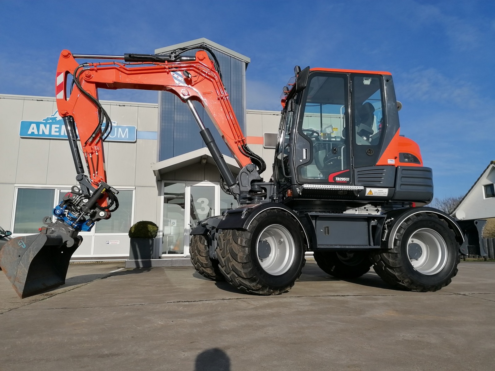 Takeuchi TB295W | Gebruikte graafmachines en shovels te koop bij Anema Arum