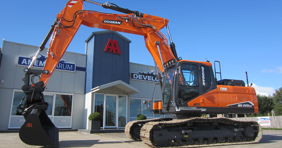 Vilsteren Grondverzet neemt nieuwe Develon DX225LC-7 in gebruik