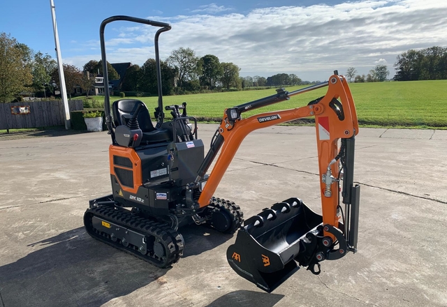 Een gebruikte DX10z-7 minigraver van Develon