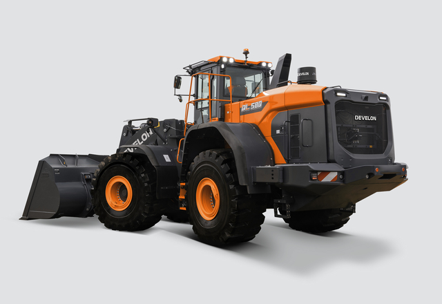 DL580-shovel van Develon, getoond met achterzijde naar voren